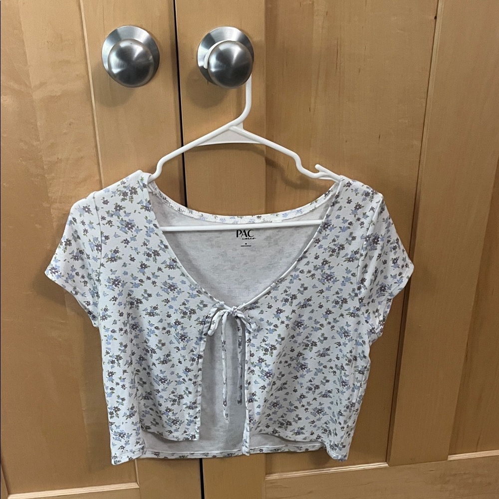 PacSun Floral Tie-Front Crop Top - White and Blue